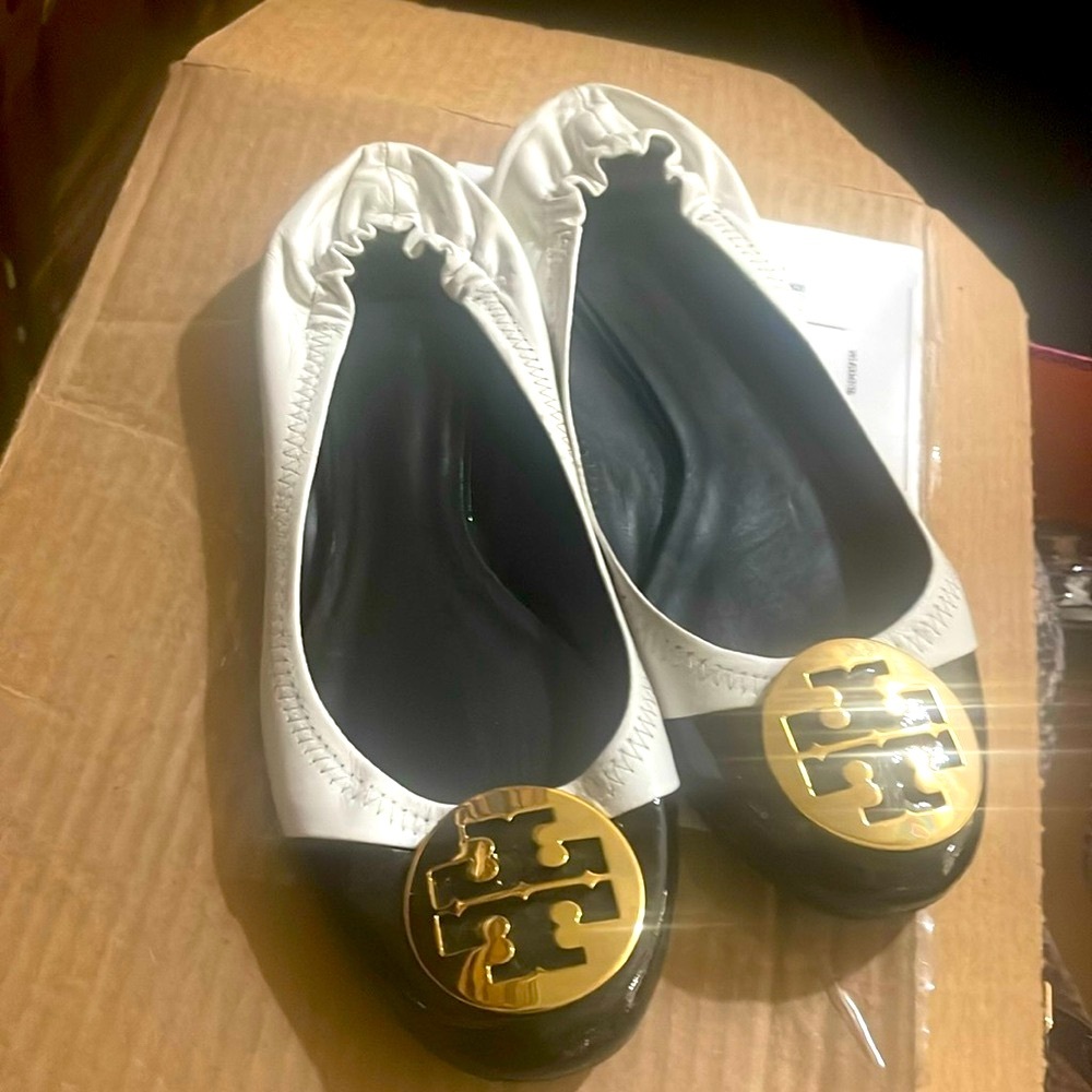 Tory Burch Ballet White Clair Cap-black Toe